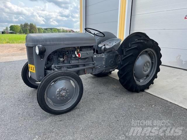 Massey Ferguson ted Трактора
