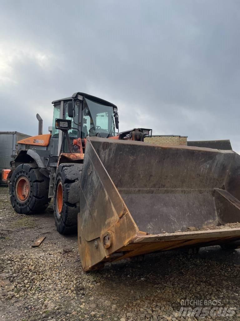 Hitachi ZW 180-5 Фронтальные погрузчики