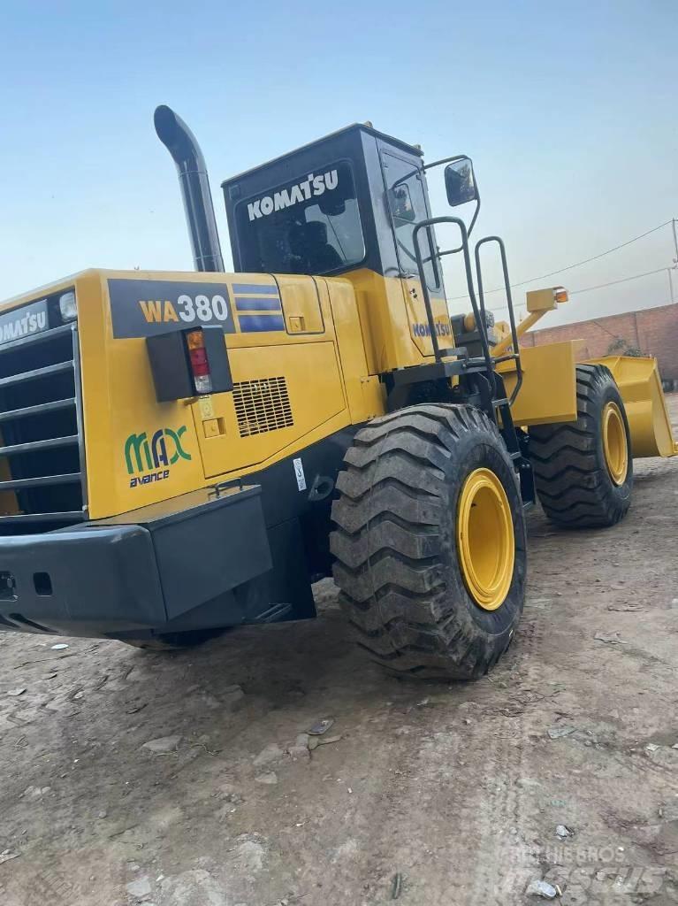 Komatsu WA 380 Фронтальные погрузчики