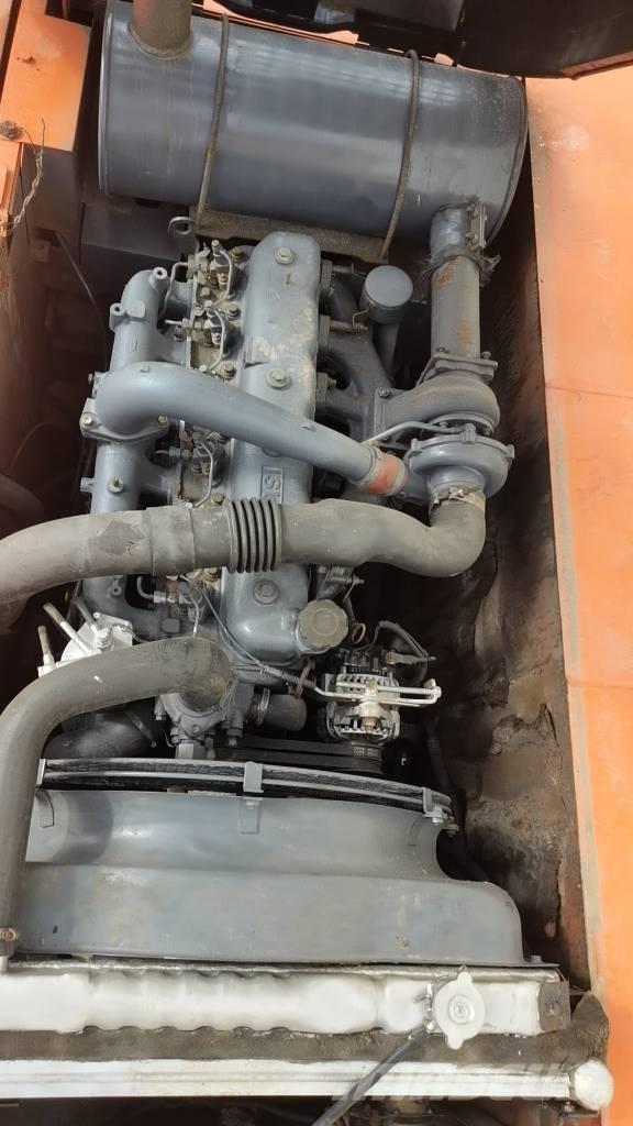 Hitachi EX 200-5 Гусеничные экскаваторы