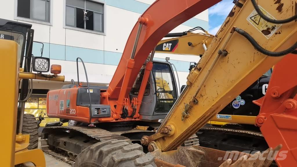 Hitachi EX 200-5 Гусеничные экскаваторы