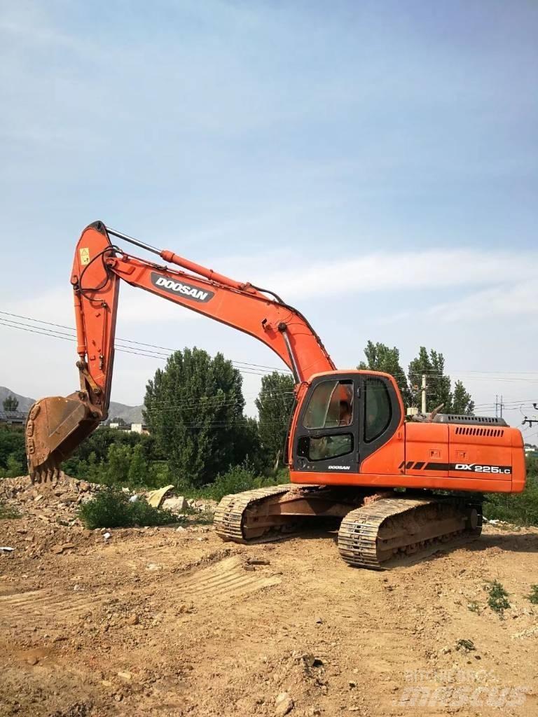 Doosan DX 225 Гусеничные экскаваторы