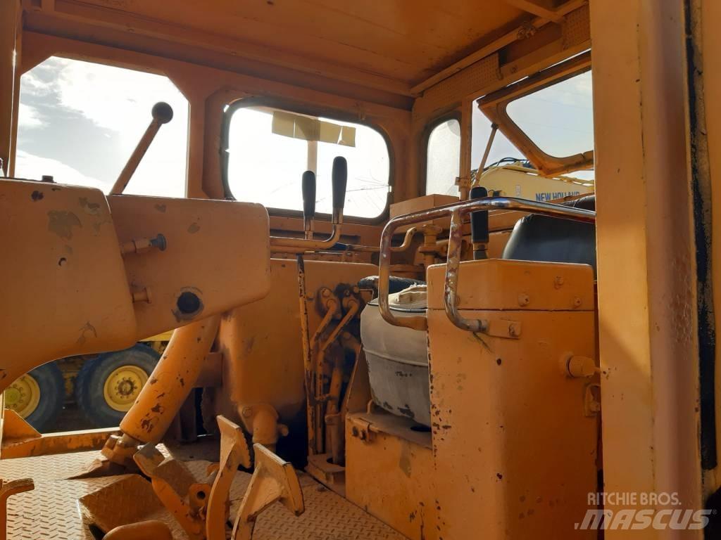 Komatsu D 85 E-12 Гусеничные бульдозеры