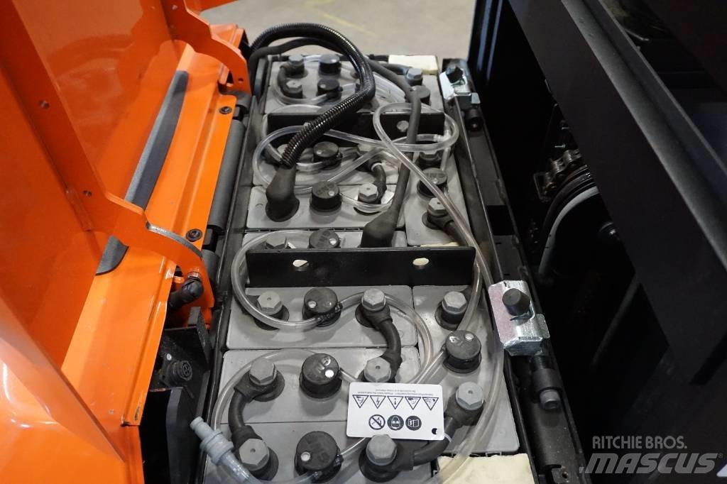 Toyota OSE100 Вертикальные комплектовщики