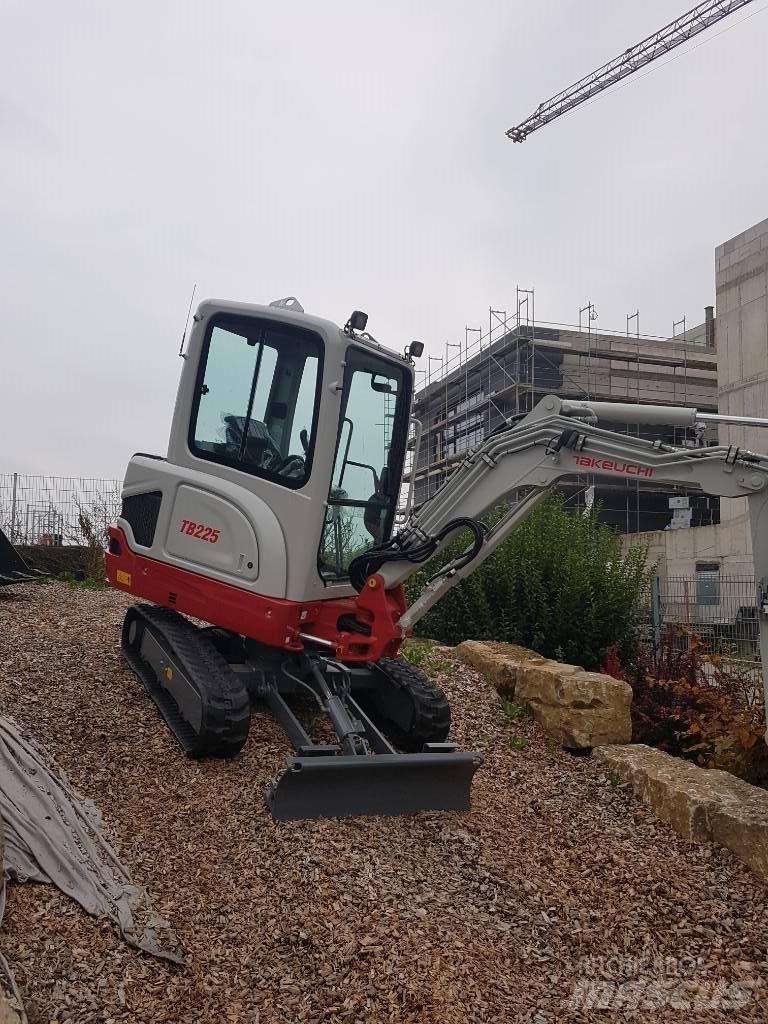 Takeuchi TB225 Мини-экскаваторы