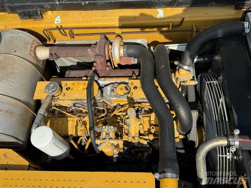 CAT 323 D L Гусеничные экскаваторы