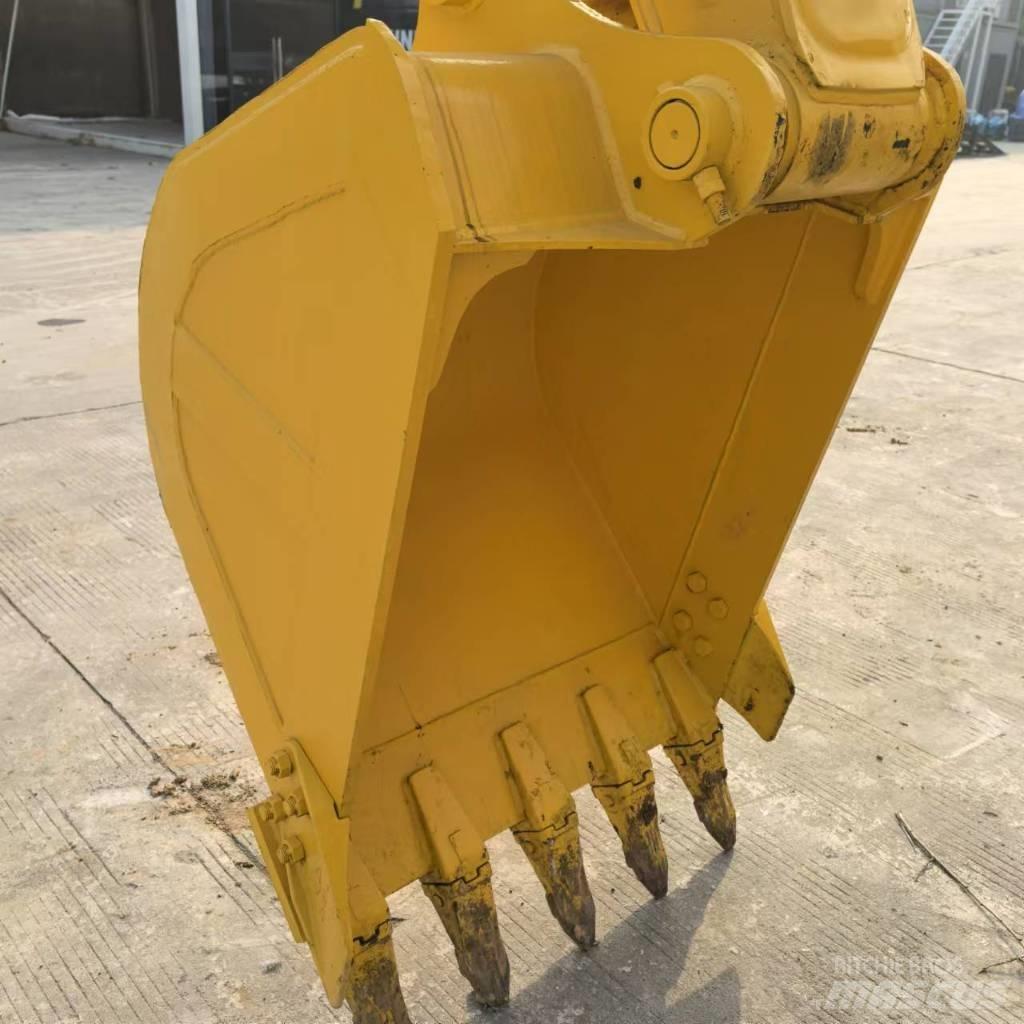 Komatsu PC 130 Гусеничные экскаваторы