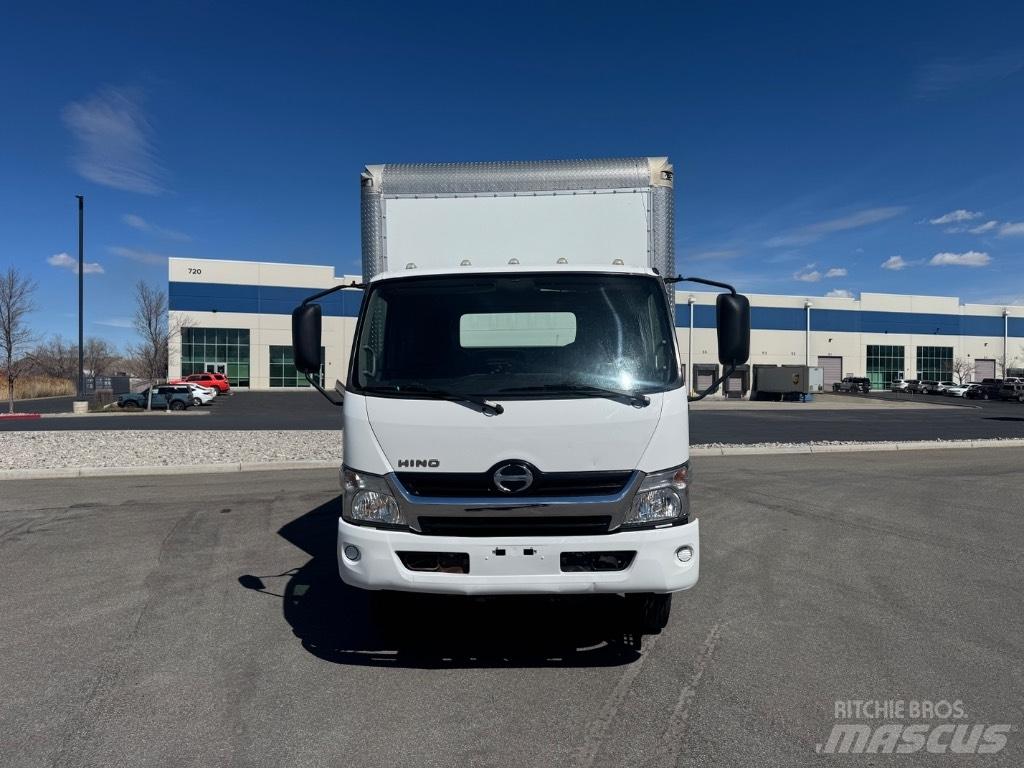 Hino 155 Грузовики-Фургоны