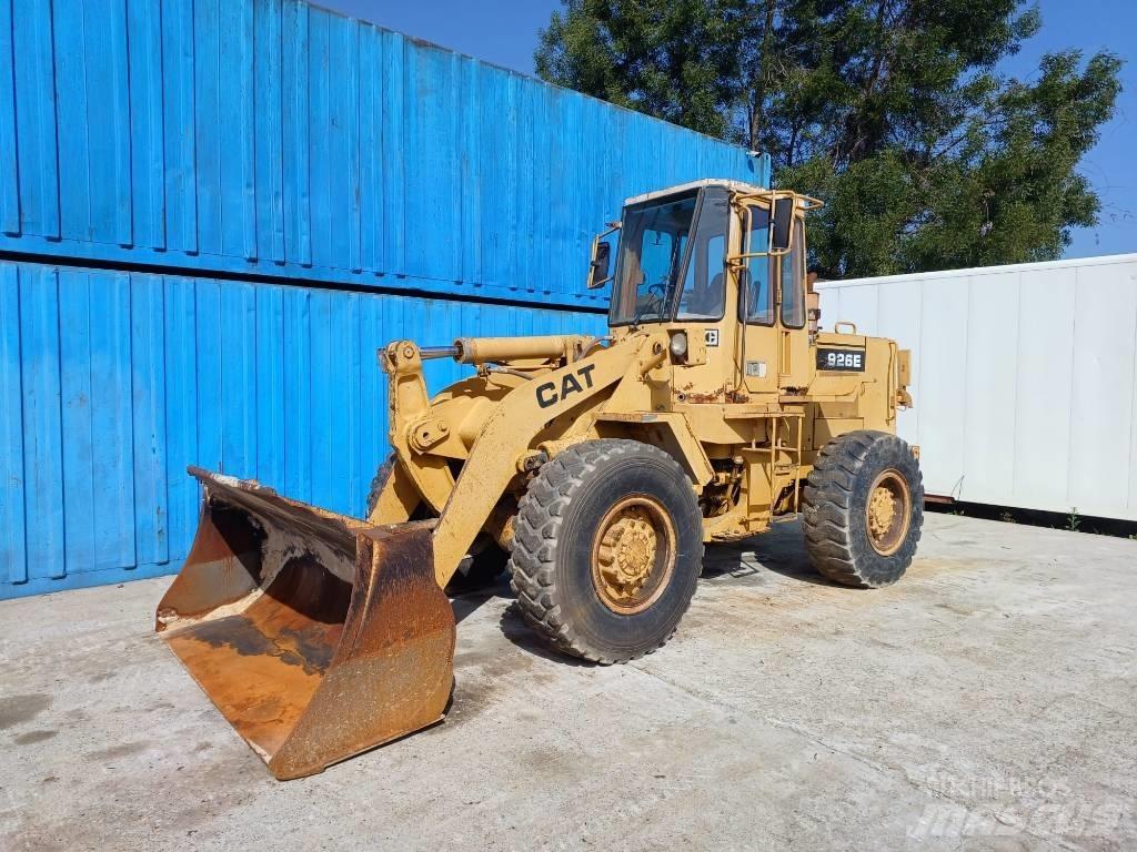 CAT 926 E Фронтальные погрузчики