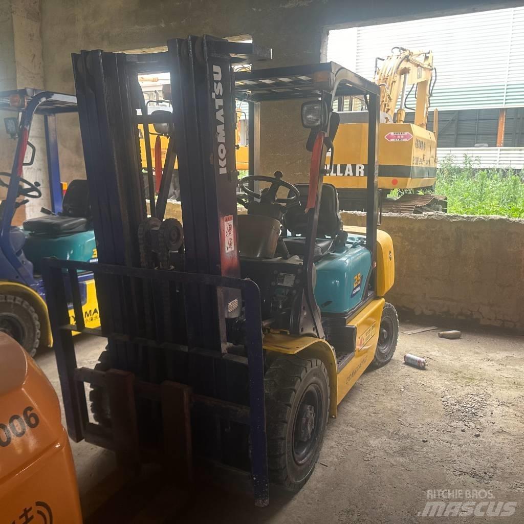 Komatsu F25T-14 Дизельные погрузчики