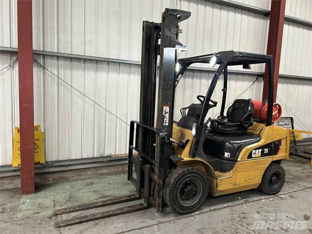 CAT GP25N Газовые погрузчики