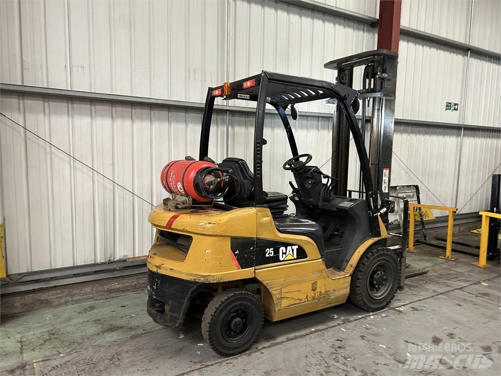 CAT GP25N Газовые погрузчики