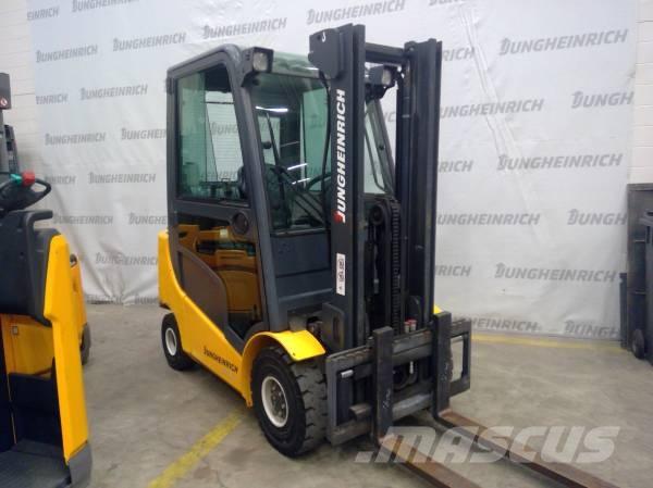 Jungheinrich TFG 320 Газовые погрузчики