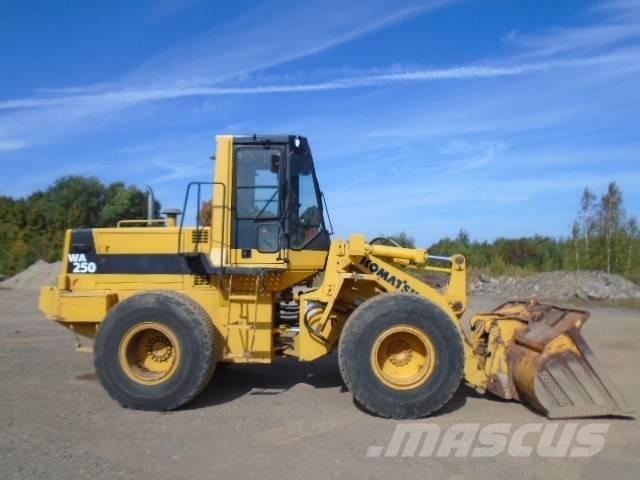 Komatsu WA 250 Фронтальные погрузчики