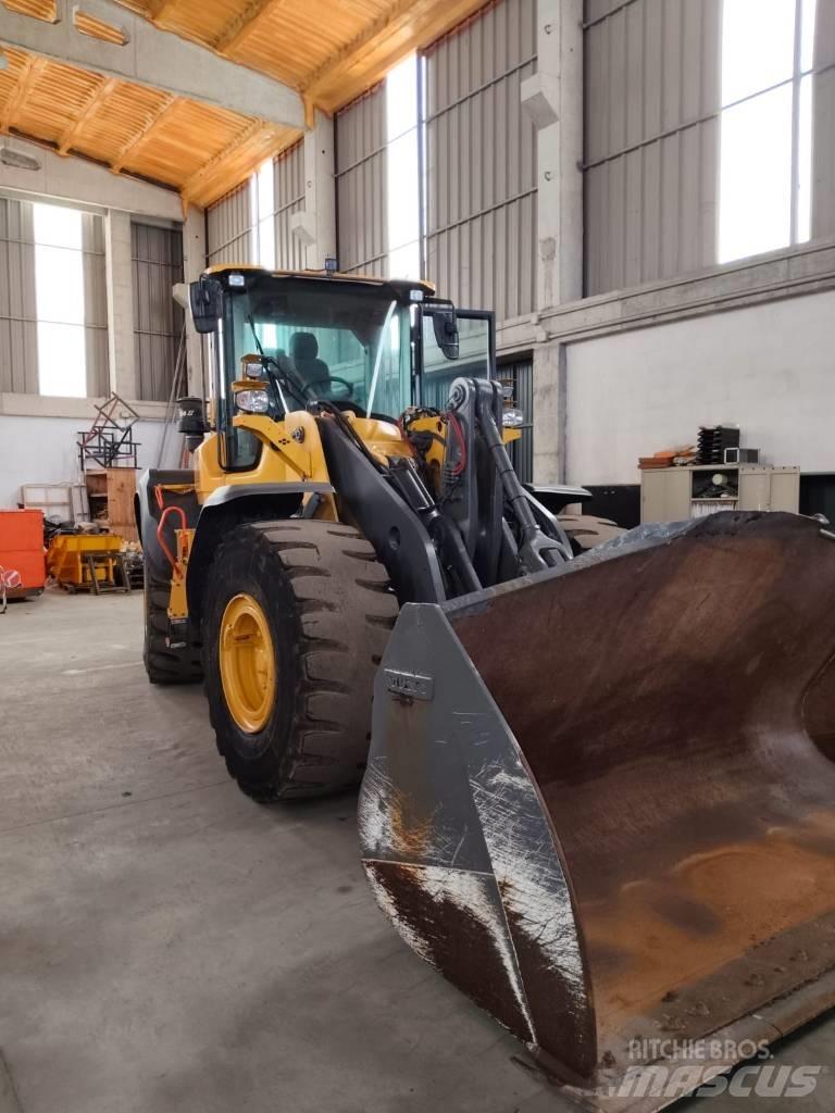 Volvo Volvo L120H Малые погрузчики