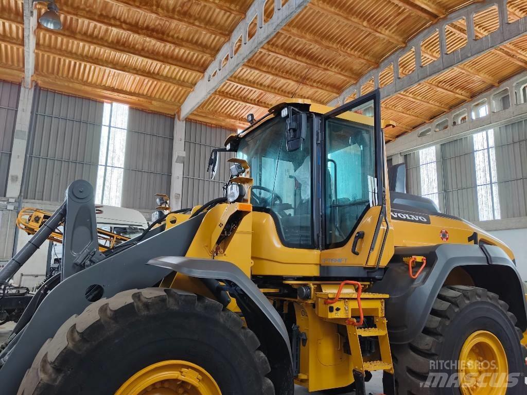 Volvo Volvo L120H Малые погрузчики