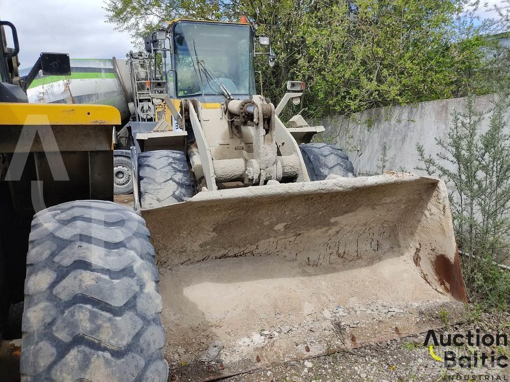 Komatsu WA250-5 Фронтальные погрузчики