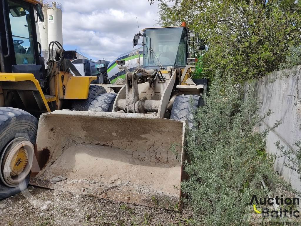 Komatsu WA250-5 Фронтальные погрузчики