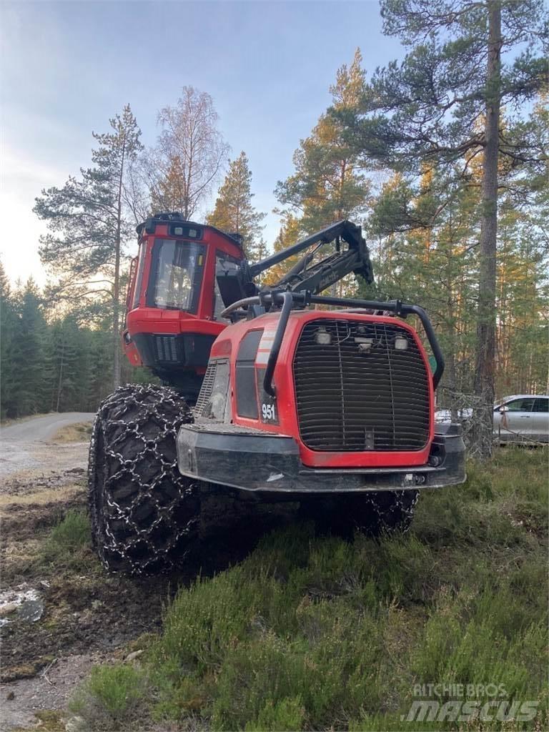 Komatsu 951 Харвестеры