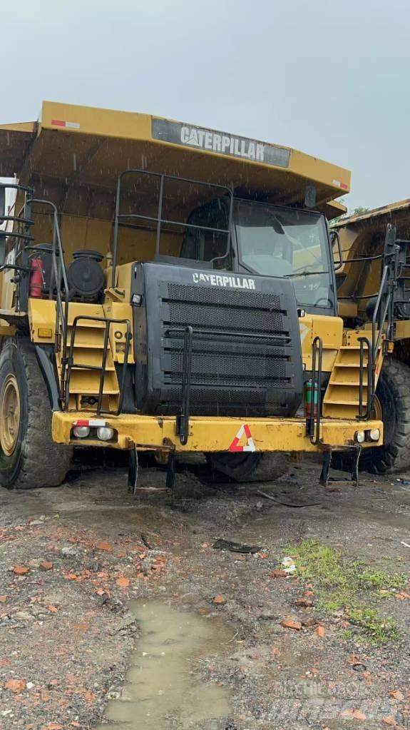 CAT 773 F Шарнирно-сочленённые самосвалы