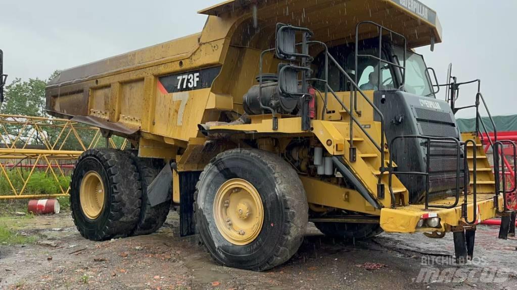 CAT 773 F Шарнирно-сочленённые самосвалы