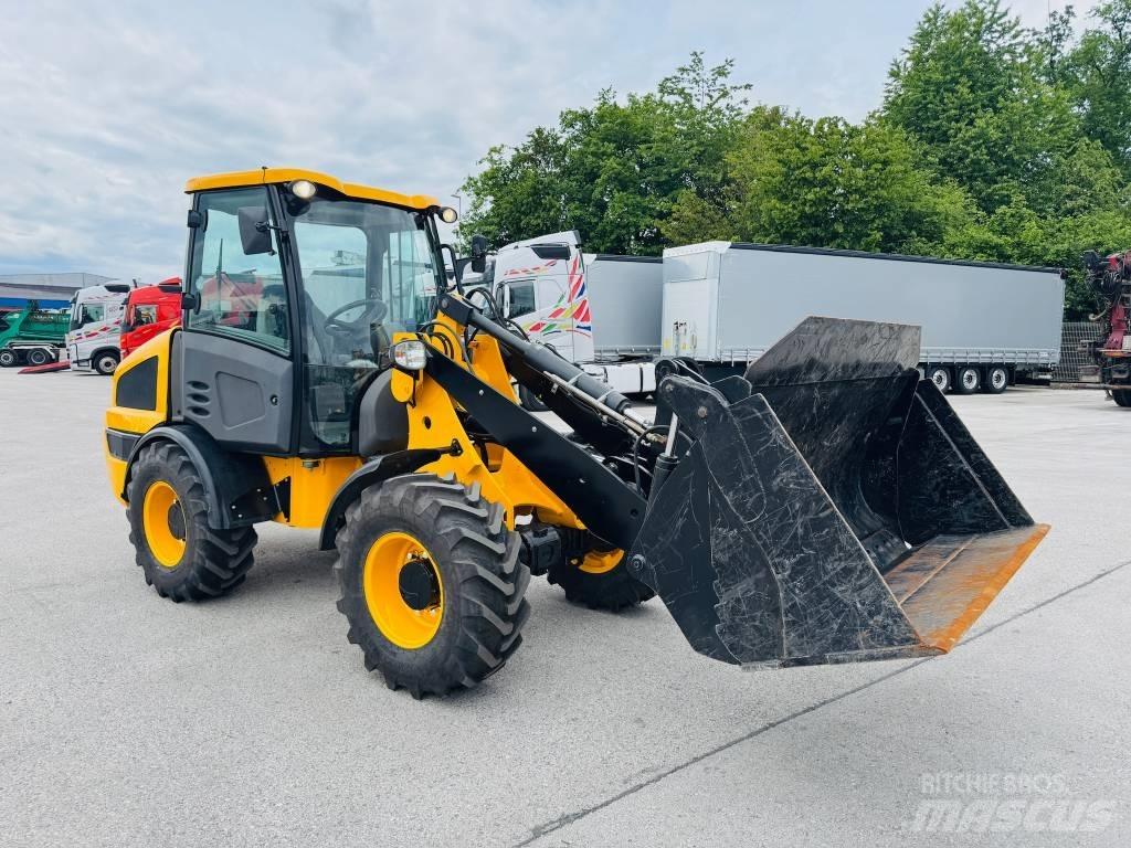JCB 406 Фронтальные погрузчики