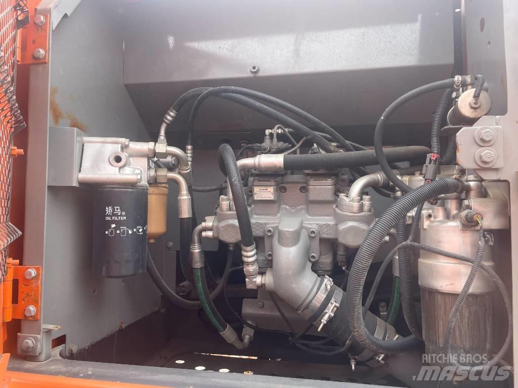 Hitachi ZX 200 Гусеничные экскаваторы