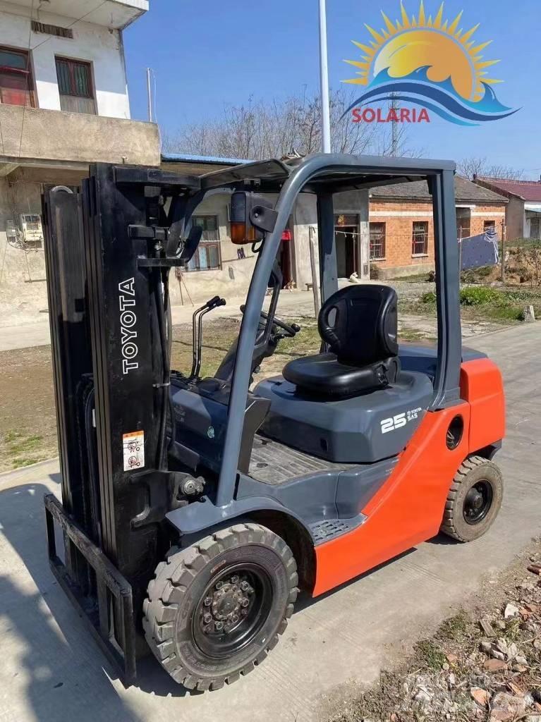 Toyota FD25 Дизельные погрузчики