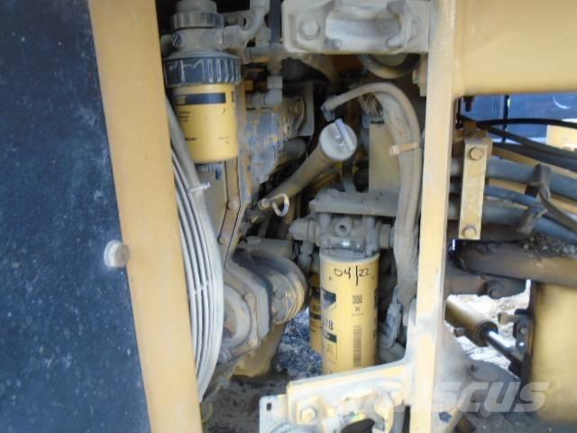 CAT CB 634 C Катки тротуарные