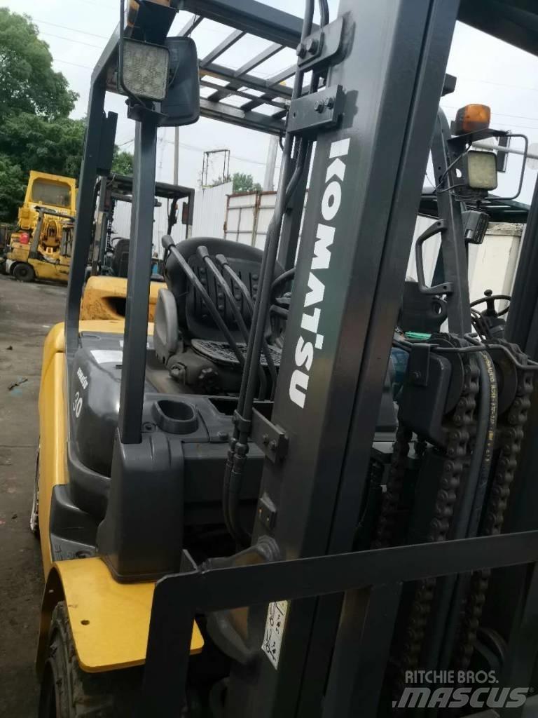 Komatsu 30 Телескопические погрузчики