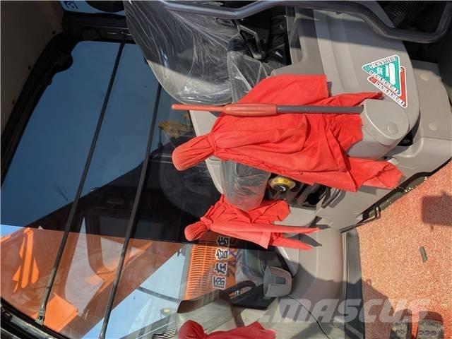 Hitachi ZX240 Гусеничные экскаваторы