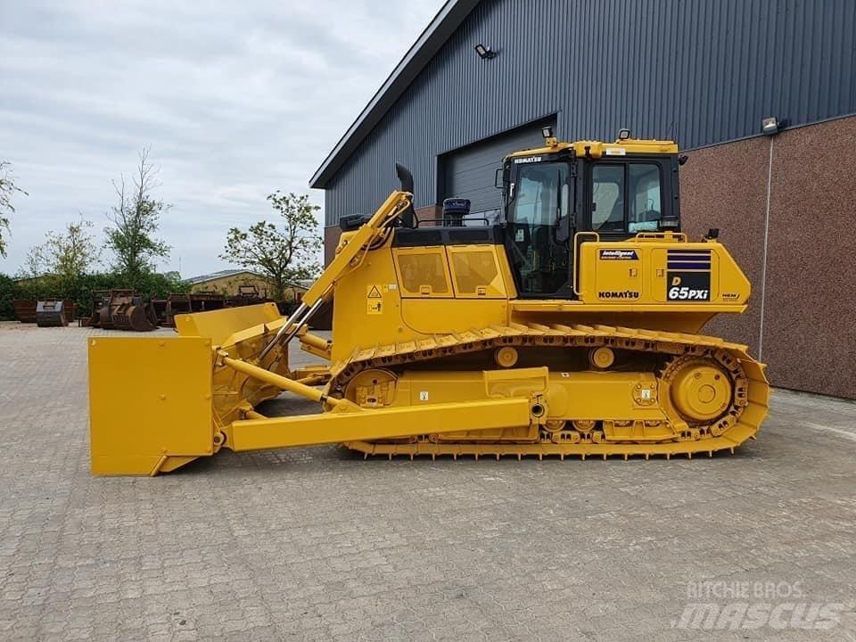 Komatsu D 65 PX-17 Гусеничные бульдозеры