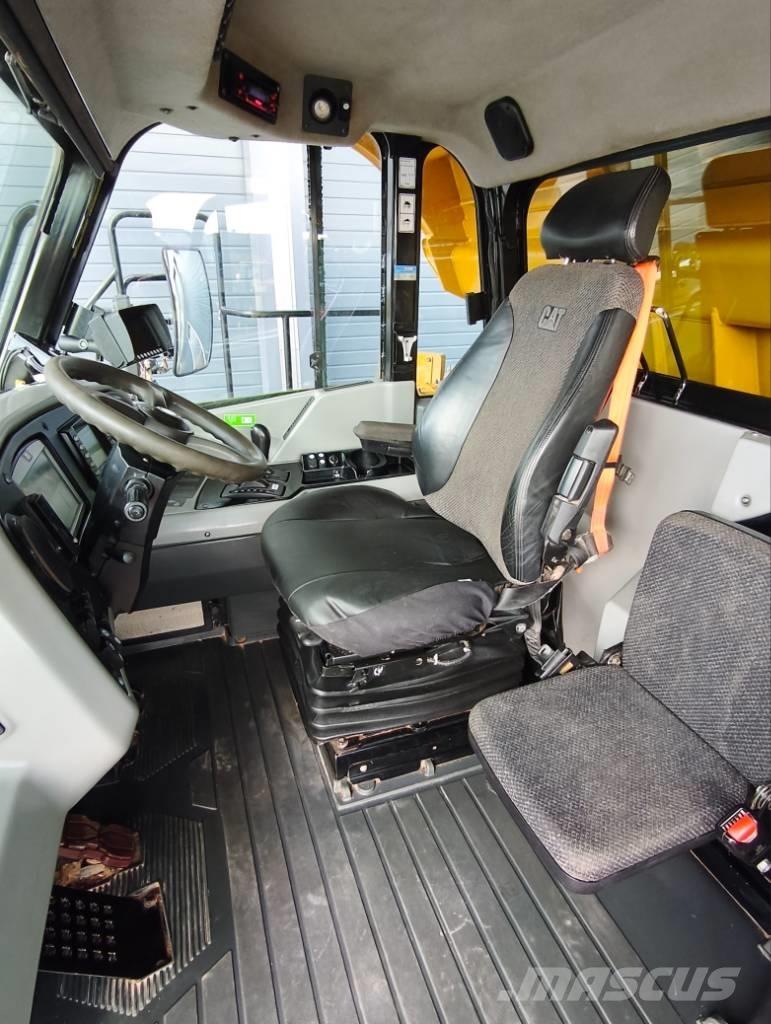CAT 772G Карьерные самосвалы
