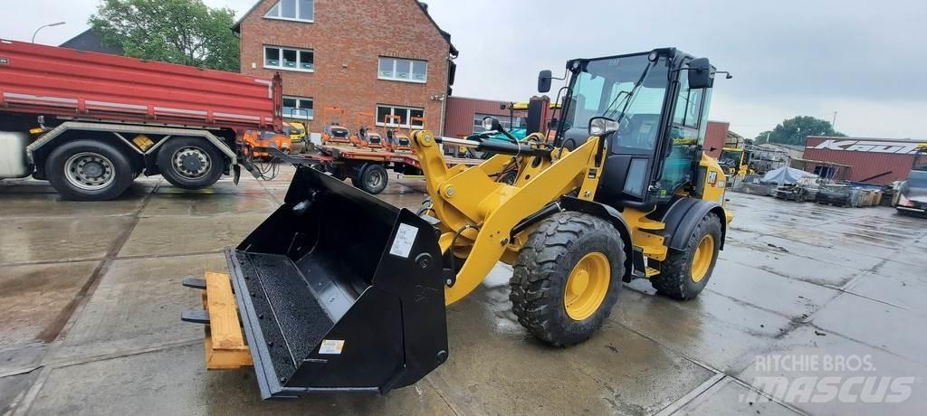 CAT 908M Фронтальные погрузчики