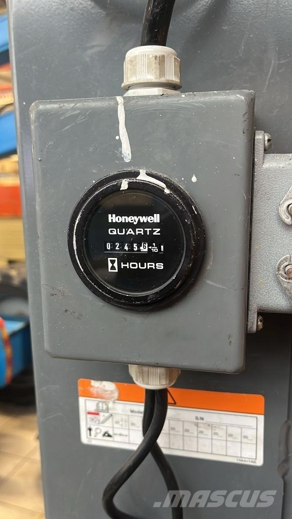 SkyJack SJ 16 Ножничные подъемники