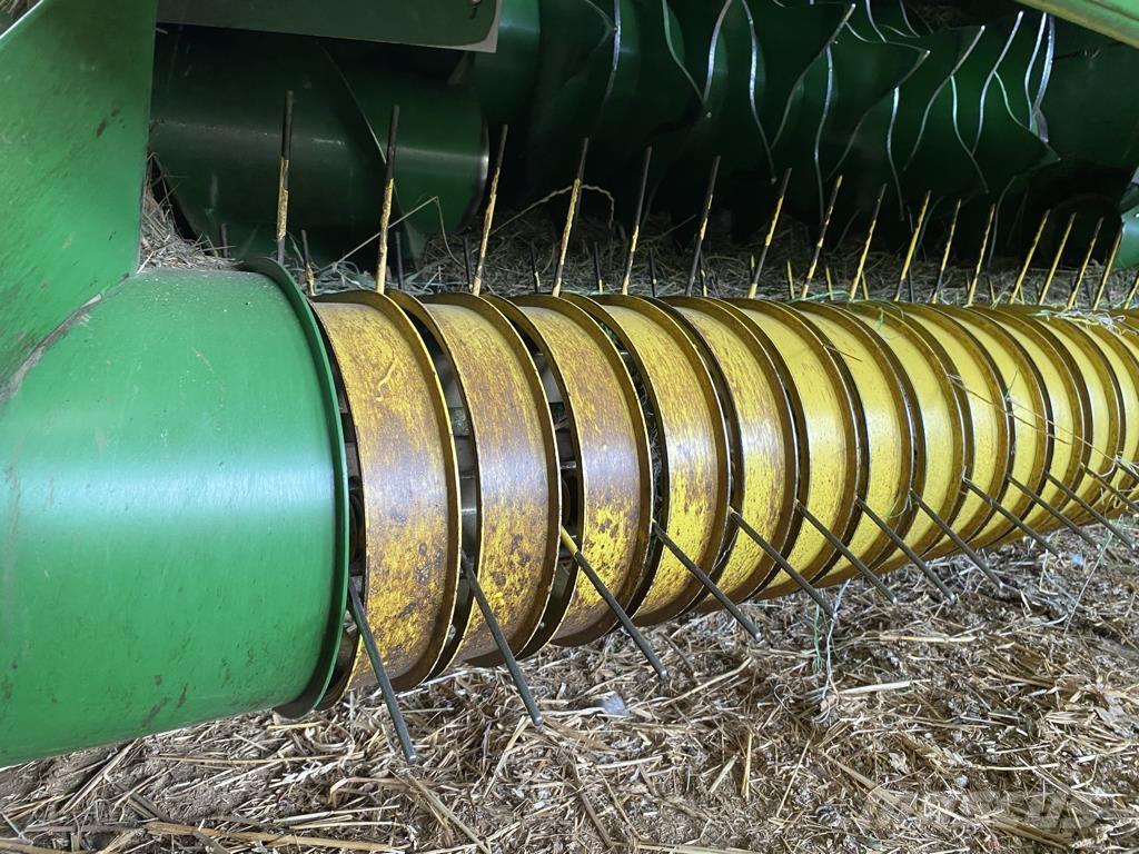 John Deere 623 Рулонные пресс-подборщики
