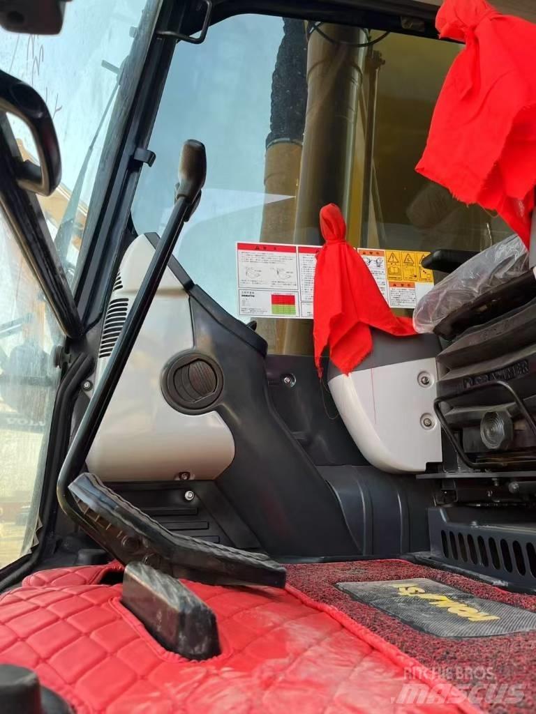 Komatsu 240 LC-8 Гусеничные экскаваторы