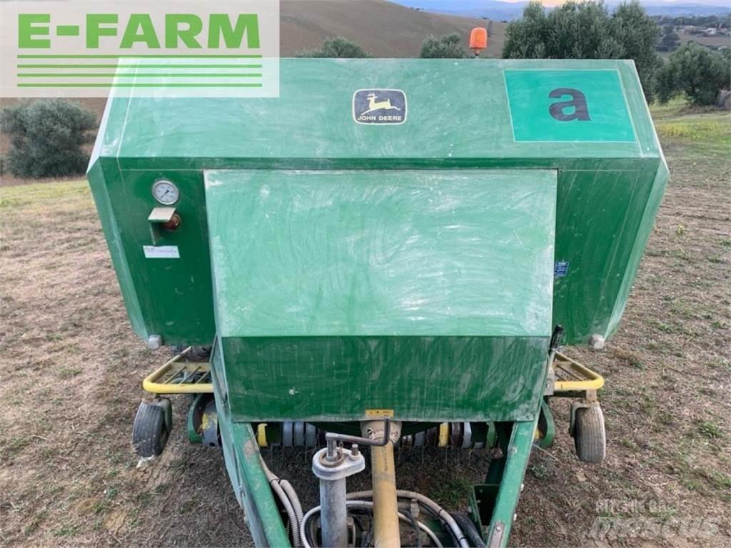 John Deere 690 Тюковые пресс-подборщики