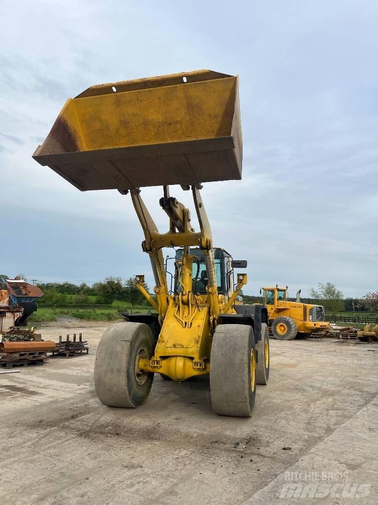 Komatsu WA 470-3H Фронтальные погрузчики
