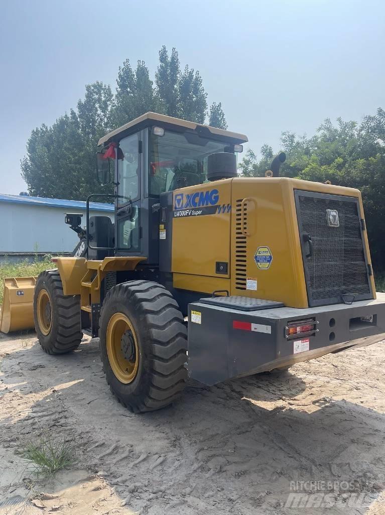 XCMG LW 300 FV Фронтальные погрузчики