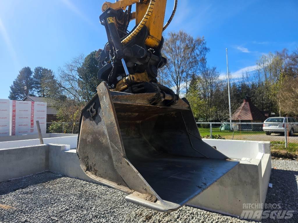 JCB 245 XLR Гусеничные экскаваторы