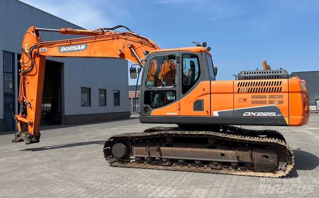Doosan DX 225 LC-3 Гусеничные экскаваторы