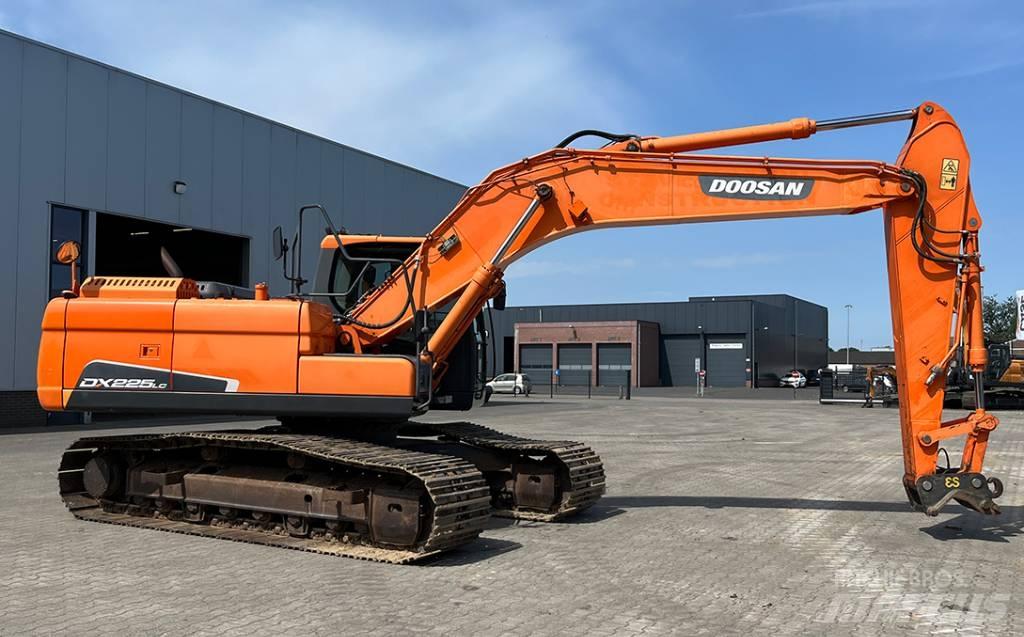 Doosan DX 225 LC-3 Гусеничные экскаваторы