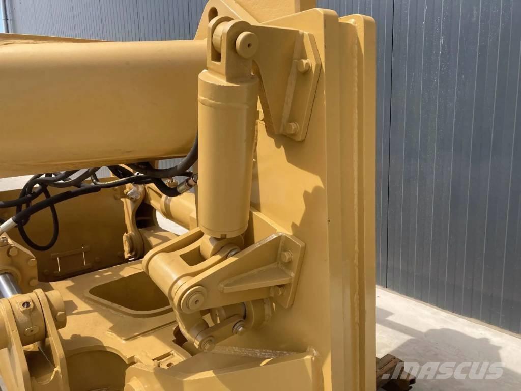 CAT D8R Навесные рыхлители