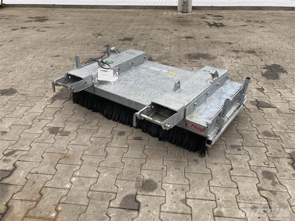 Fliegl Löwe 1,50m Вакуумные уборочные машины