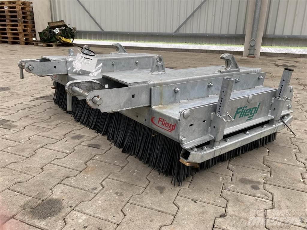 Fliegl Löwe 1,50m Вакуумные уборочные машины