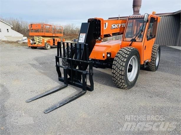 SkyTrak 8042 Телескопические погрузчики