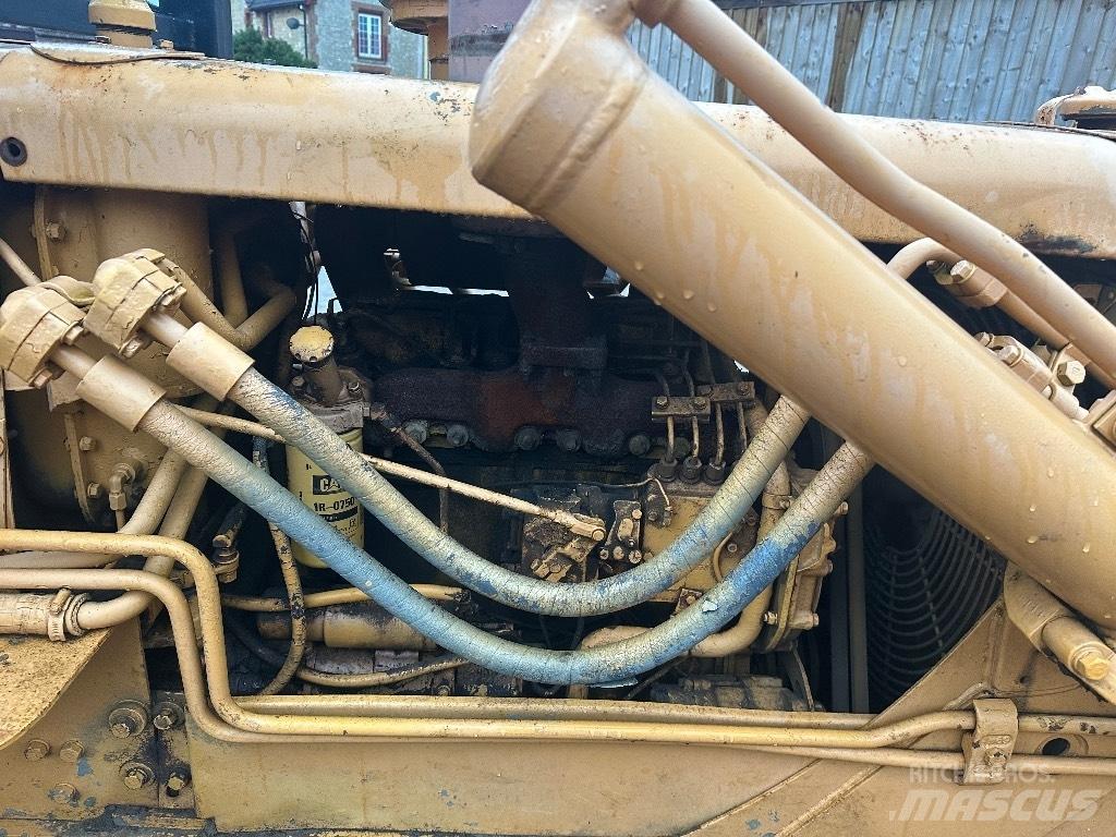 CAT D 4 D Гусеничные бульдозеры