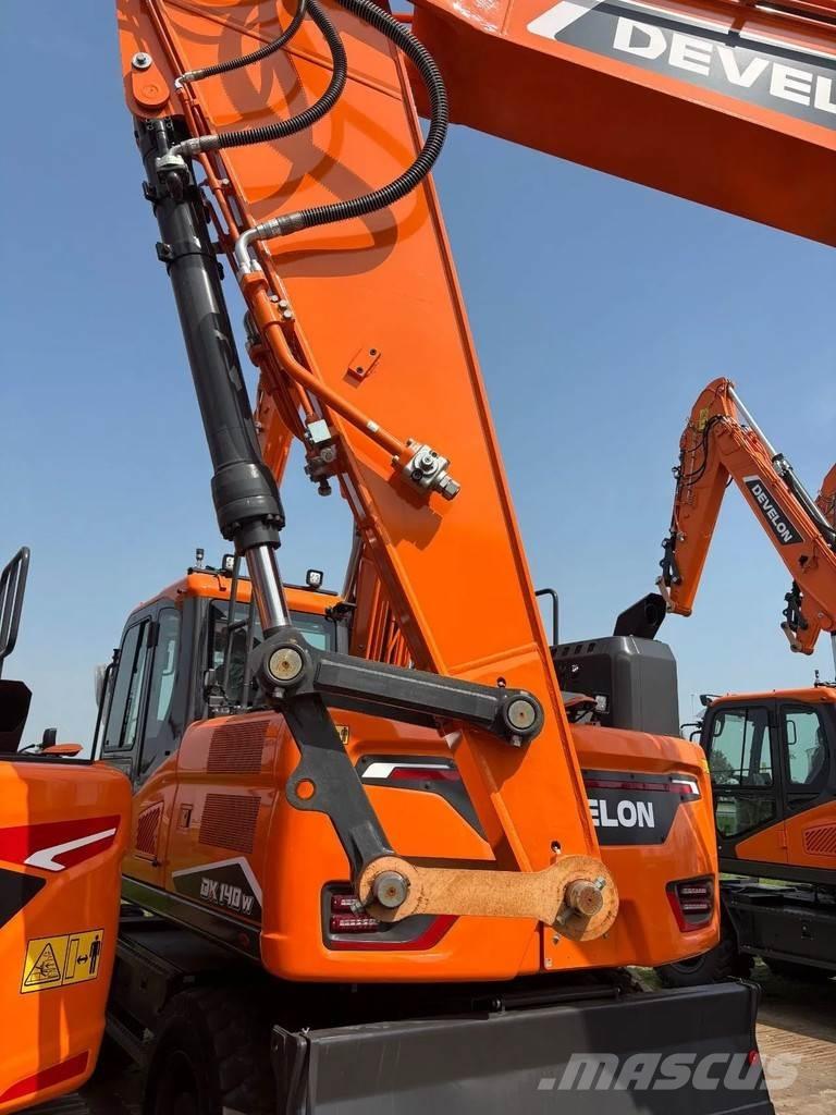Develon DX255LC-7 Гусеничные экскаваторы