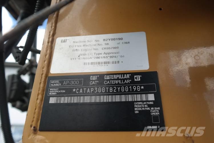 CAT AP 300 Асфальтоукладчики
